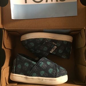 Infant Toms shoes
